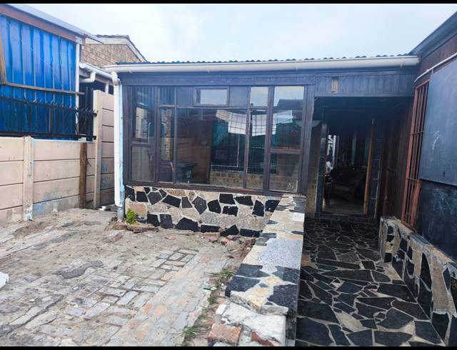 3 BEDROOM HOUSE FOR SALE IN LENTEGEUR